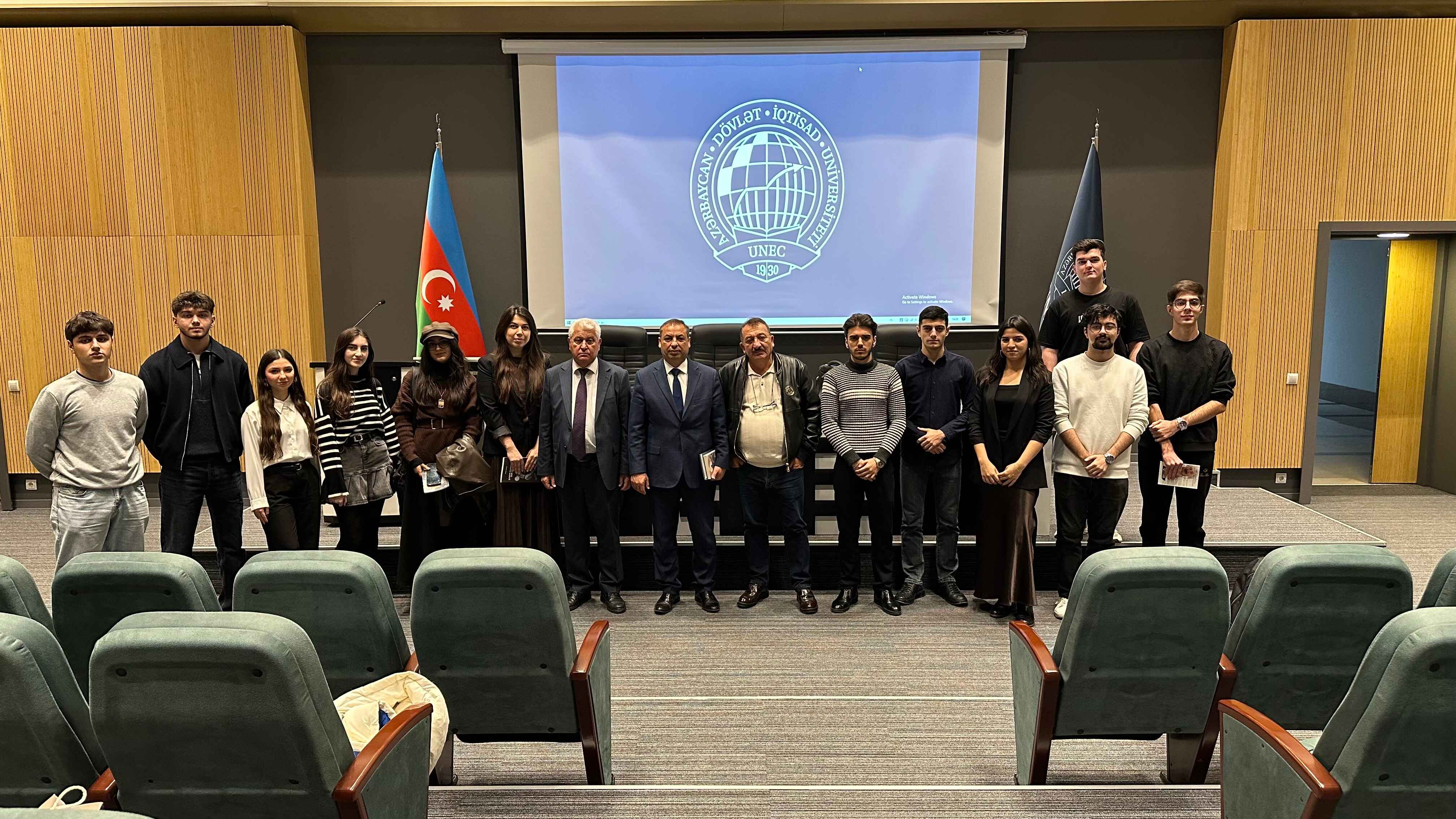 UNEC-də akademik Muxtar İmanov və şair Rüstəm Behrudi ilə görüş keçirilib