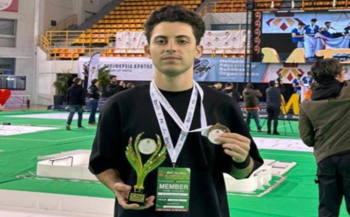 UNEC-in tələbəsi Yunanıstanda keçirilən beynəlxalq robot yarışmasında birincilik qazanıb